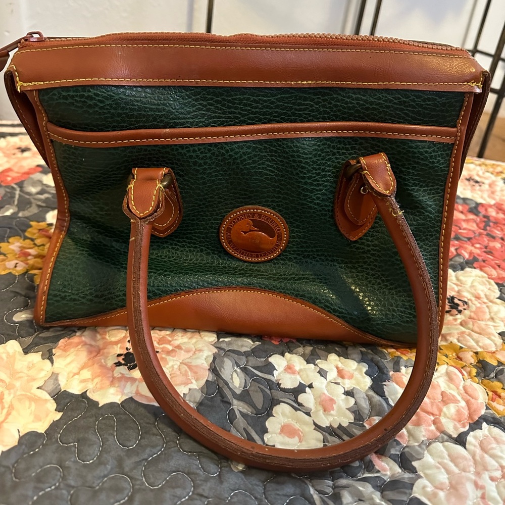 Beautiful, Dooney & Bourke bag with leather handled and pebbled green leather.